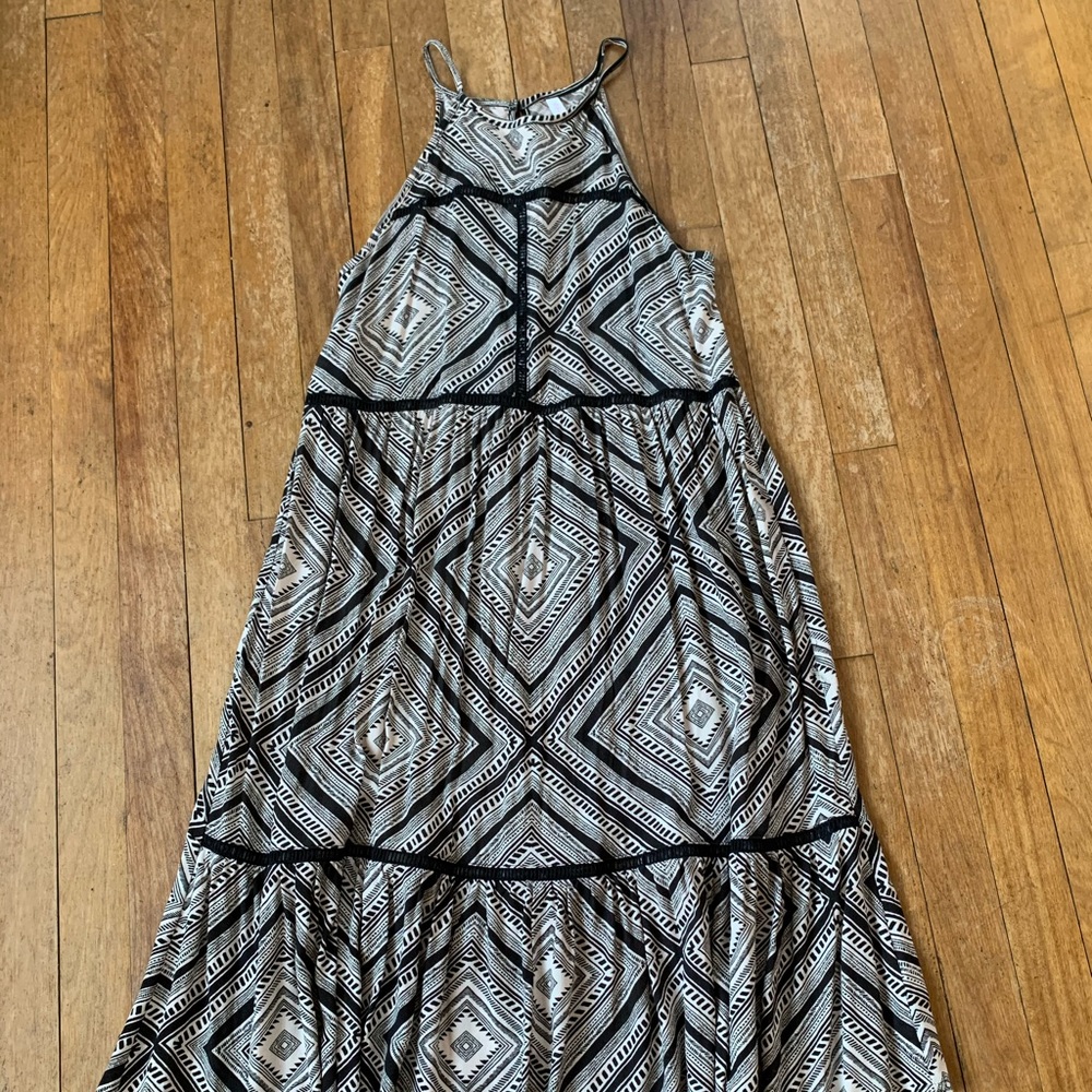 Black/white graphic print maxi dress